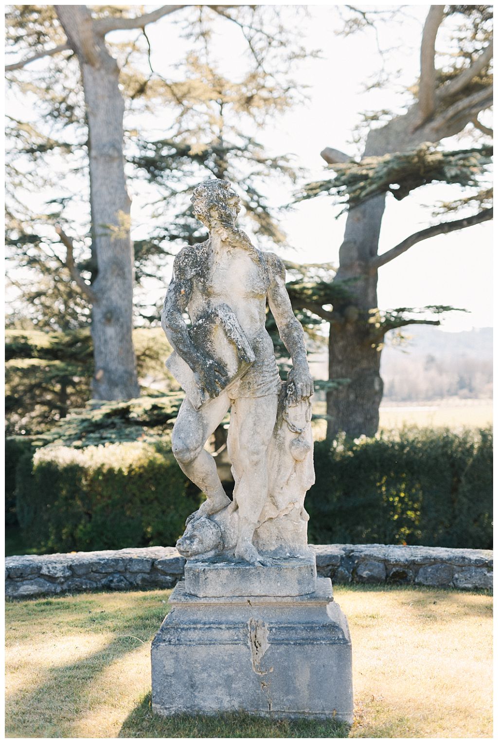 chateau de sannes statue du jardin